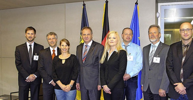Innenminister Gall mit dem Vorstand de... das Finanzwesen der Stadt Waldkirch.   | Foto: Ministerium
