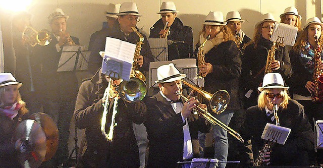 Auch die Schelli-Band aus Lenzkirch sorgte beim Wintermarkt fr gute Laune.   | Foto: Ute Aschendorf