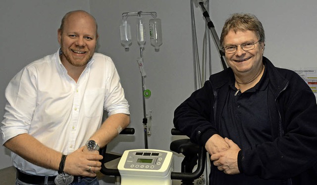 Hans-Peter Volkmer (rechts) tritt knf...dlingen an Mario Steffens (links) ab.   | Foto: Lauber