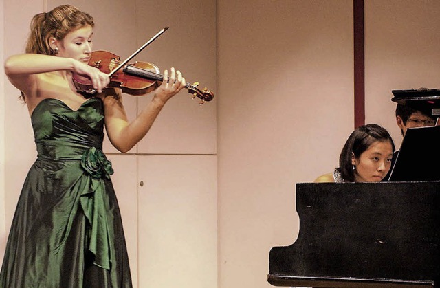 Milena Wilke (Violine)  und Shih-Yu Ta...sucher mit bewundernswerter Harmonie.   | Foto: Bernhard Kleine