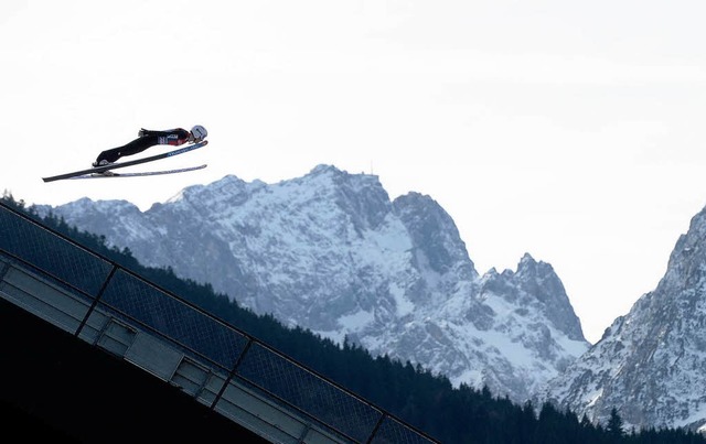 Thomas Diethart steht an der Spitze der Vierschanzentournee.  | Foto: AFP