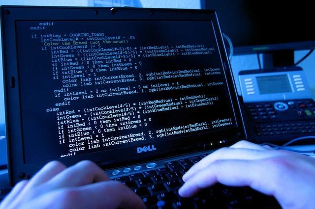 Hacker erbeutet Daten, Opfer muss zuschauen