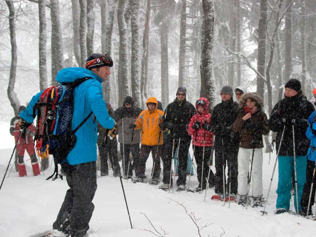 Tobias Kurzeder heit die Wandergruppe zu der fnfstndigen Tour willkommen.