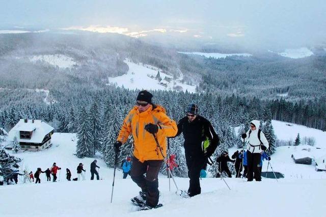 Neblige Expedition: Mit Schneeschuhen auf den Feldberg