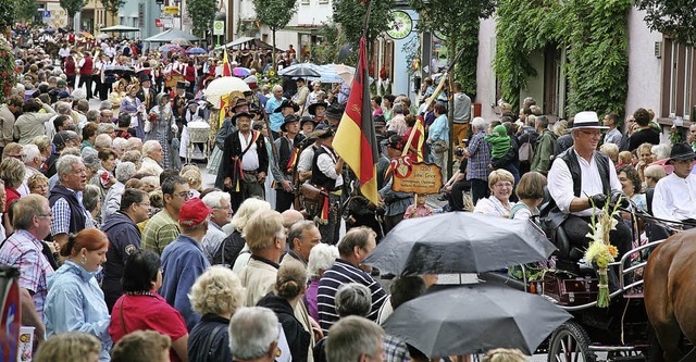 Dicht gedrngt standen die Zuschauer beim Jubilumsumzug in Kippenheim.   | Foto: fotos: sandra decoux-kone