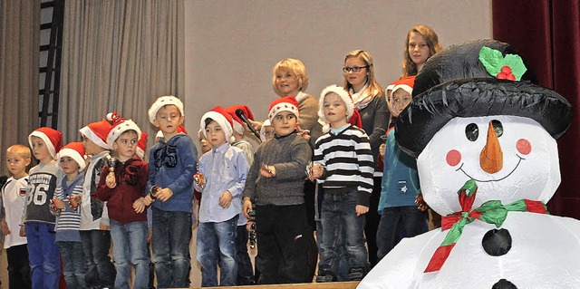 Auch der Schneemann hatte seine Freude an den Beitrgen.   | Foto: verein