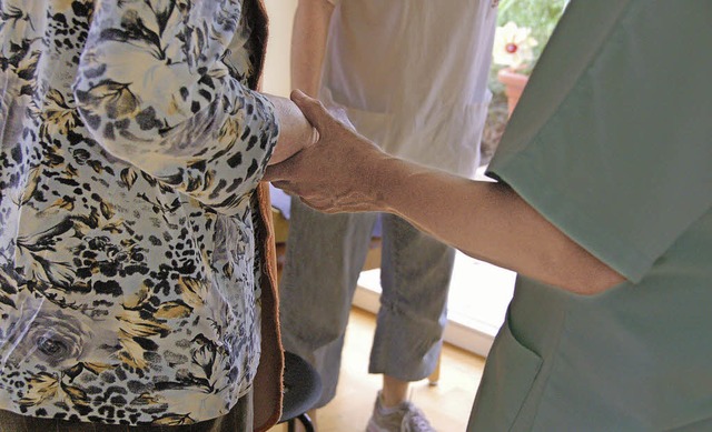 Fr alte Menschen, insbesondere mit De...s Landes bieten soll, ist umstritten.   | Foto: victoria langelott