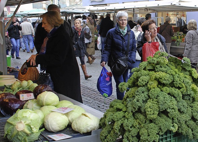 Auch im Winter einen Einkaufsbummel wert: der Offenburger Wochenmarkt.   | Foto: Fotos: Gertrude Siefke