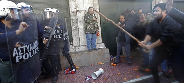 Protest griechischer Bauern gegen hhere Steuern im Dezember   | Foto: dpa