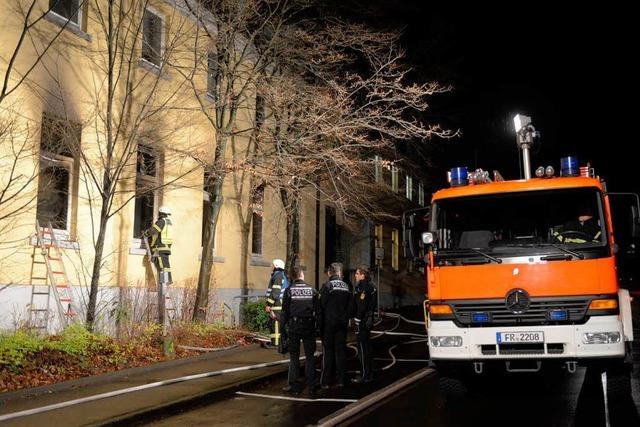 Brand in Uniklinik-Wscherei lst Groeinsatz der Feuerwehr aus