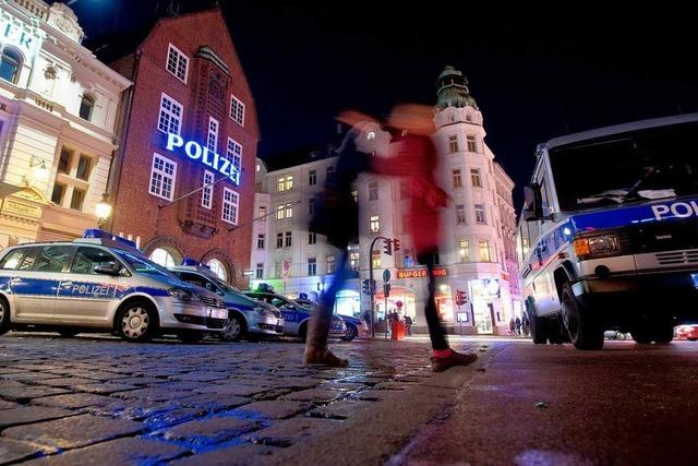 Hamburger Polizei erklrt Altona und St. Pauli zur Gefahrenzone