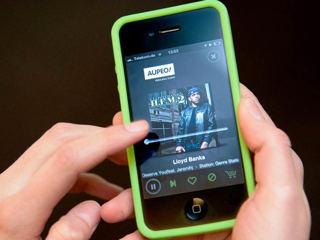 Streaming-Diensten wie AUPEO (im Bild)...de Verkaufszahlen bei Musik-Downloads.  | Foto: dpa