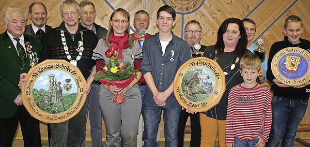 Der Buchholzer Schtzenvereinsvorsitze... Pokale und Scheiben abgerumt haben.   | Foto: Karin Heiss