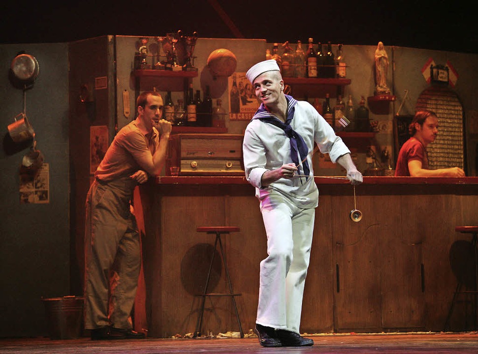 Artistische Einlagen wie etwa mit dem ...ren beim Circus Klezmer zum Programm.  | Foto: Katharina Bartsch