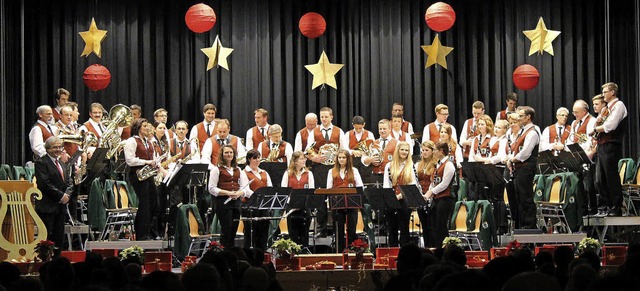 Der Musikverein Eschbach unter Leitung... seinem grandiosen Weihnachtskonzert.   | Foto: Privat