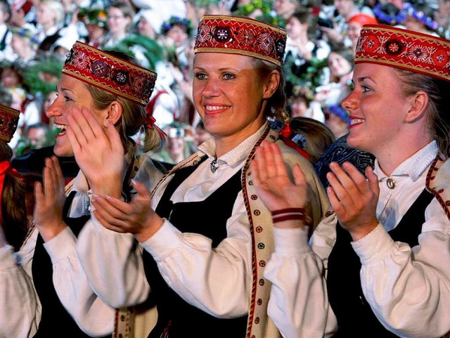 Chormusik hat in Lettland eine lange T...r mit einem groen Festival gefeiert.   | Foto: dpa