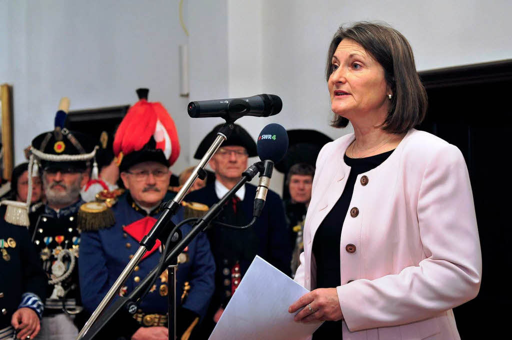 Neujahrsbesuch von Trachtenabordnungen der Region bei Regierungsprsidentin Brbel Schfer.