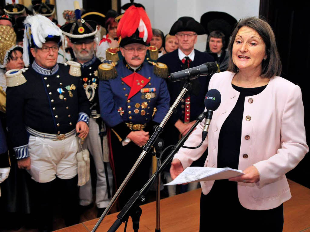 Neujahrsbesuch von Trachtenabordnungen der Region bei Regierungsprsidentin Brbel Schfer.