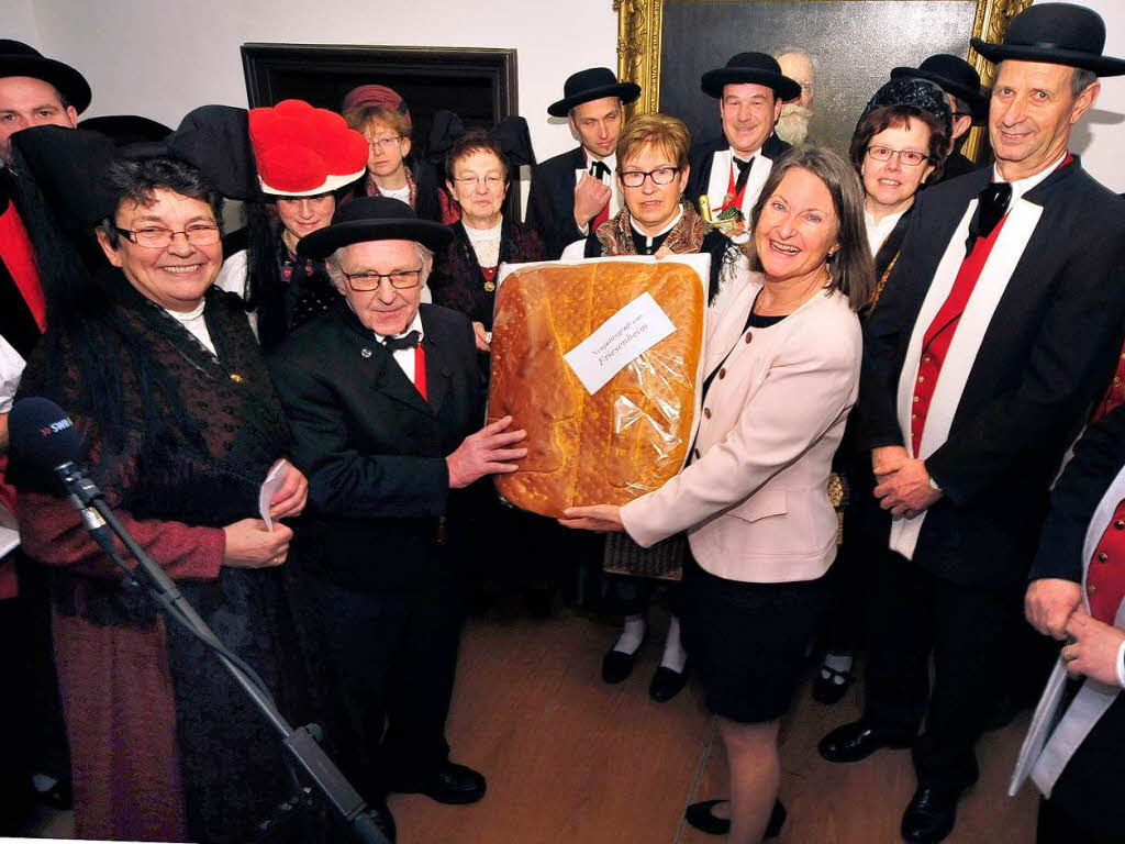 Neujahrsbesuch von Trachtenabordnungen der Region bei Regierungsprsidentin Brbel Schfer.