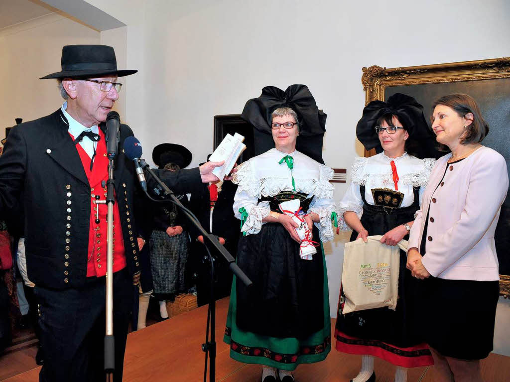 Neujahrsbesuch von Trachtenabordnungen der Region bei Regierungsprsidentin Brbel Schfer.