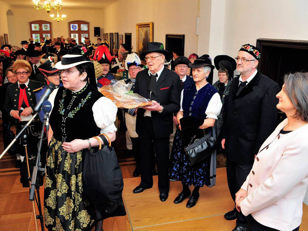 Neujahrsbesuch von Trachtenabordnungen der Region bei Regierungsprsidentin Brbel Schfer.