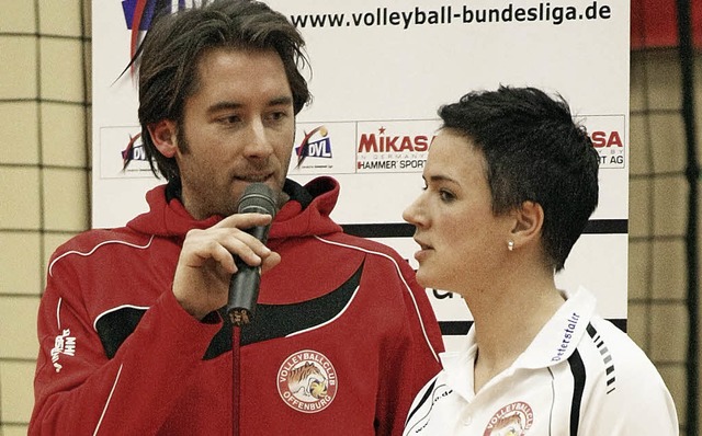 Teammanger Florian Scheuer mit seiner ...ja Scheuer, Trainerin der VCO-Frauen.   | Foto: Archiv: Alexandra Buss