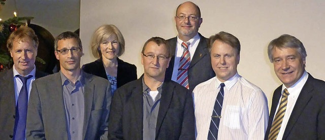 Die Vorstandsmitglieder des Badischen ...chts), ehrten langjhrige Mitarbeiter.  | Foto: privat