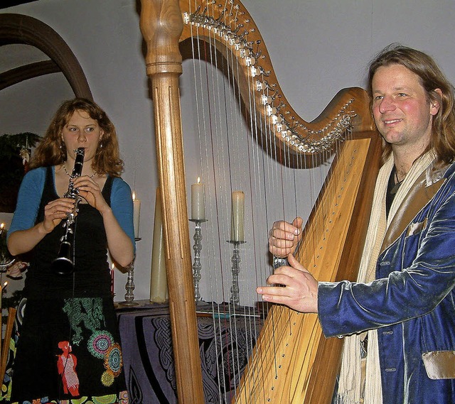 Der Harfenist und Liedermacher Andy La...in Judith Frster  in Schloss Beuggen   | Foto: Roswitha Frey