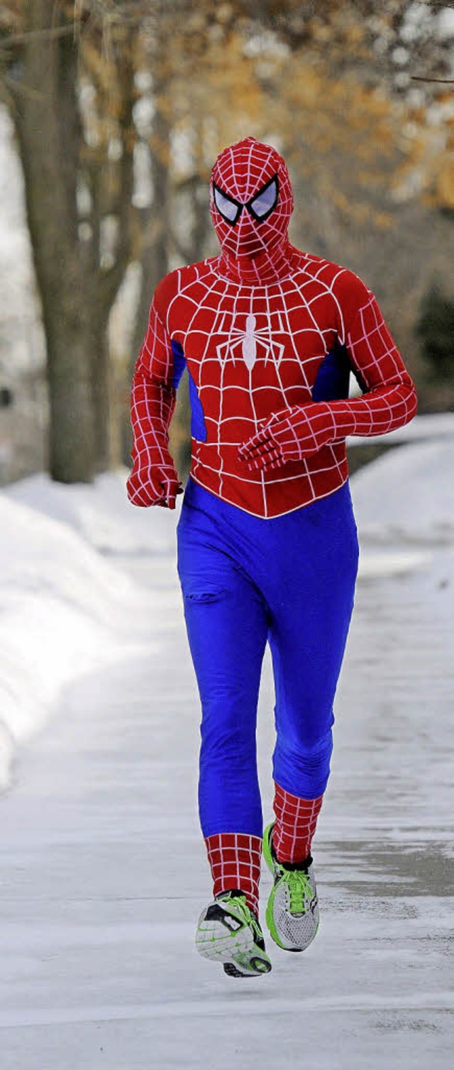 Da muss man schon Spiderman sein, um bei dieser Klte noch Joggen zu gehen.   | Foto: dpa
