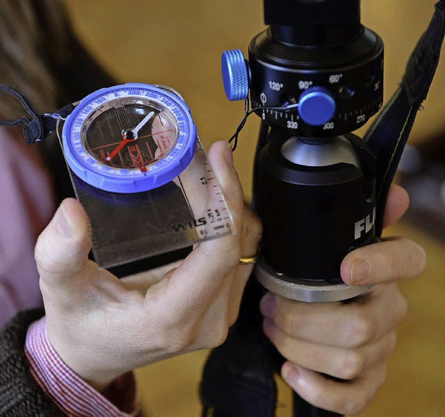 Kompass und Panoramakopf gehren zum Handwerkszeug einer Google-Fotografin.  | Foto: Ingo Schneider