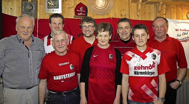 Die aktuelle Vorstandschaft des Fanclu...er und Emil Beck (jeweils von links).   | Foto: Daniel Fleig