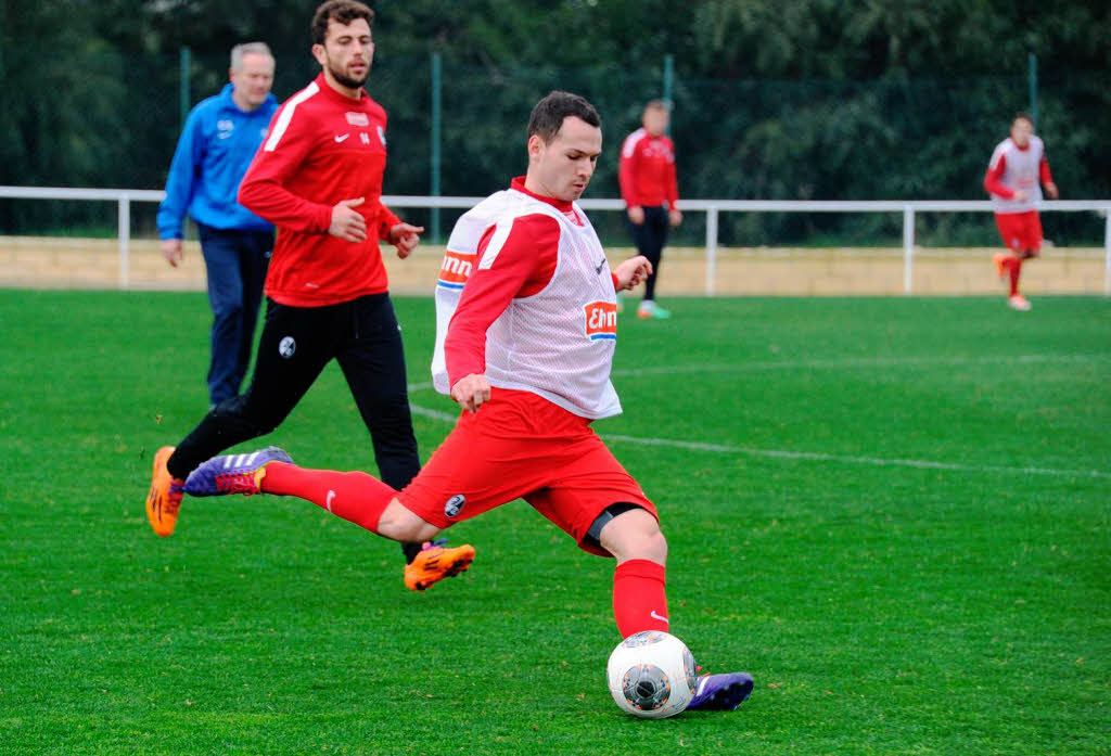 Die Profis des SC Freiburg ben am Freitagmorgen im Trainingslager in Rota, Spanien. Zum Auflockern gibt es einen Strandlauf.