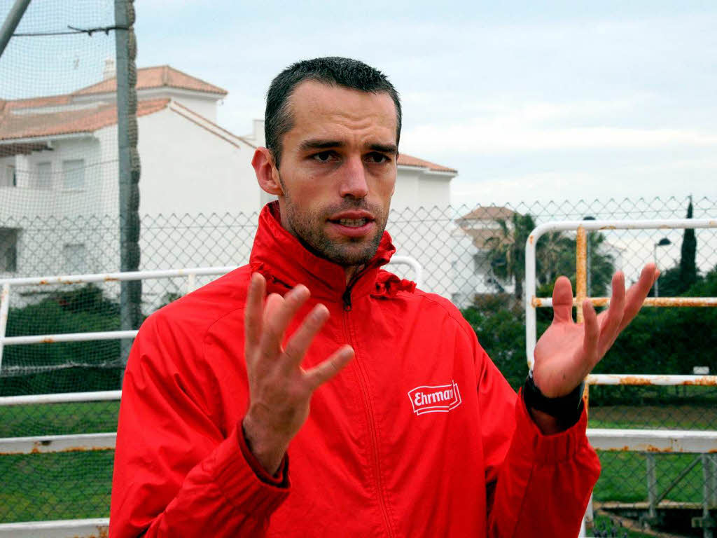 Die Profis des SC Freiburg ben am Freitagmorgen im Trainingslager in Rota, Spanien. Zum Auflockern gibt es einen Strandlauf.