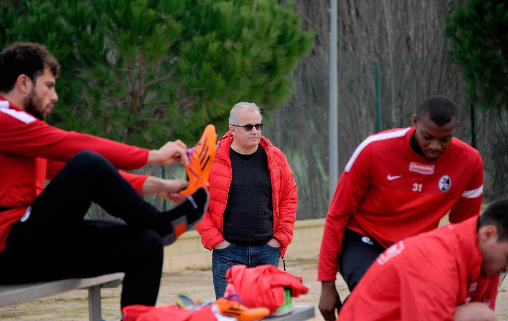 Die Profis des SC Freiburg ben am Freitagmorgen im Trainingslager in Rota, Spanien. Zum Auflockern gibt es einen Strandlauf.