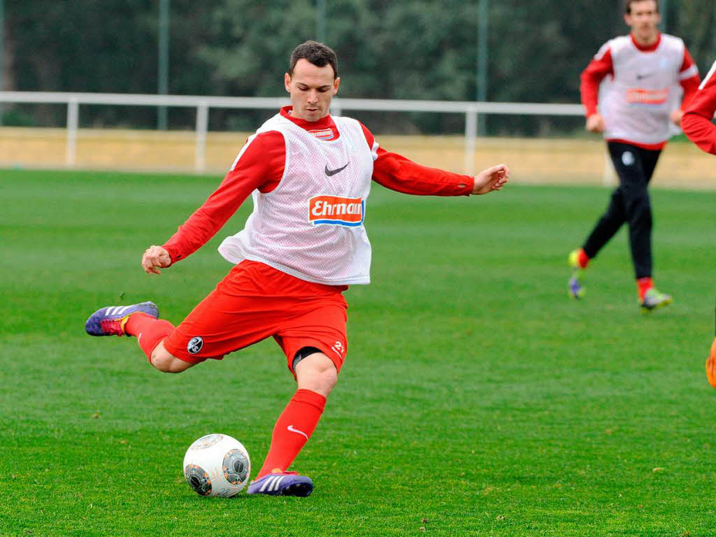 Die Profis des SC Freiburg ben am Freitagmorgen im Trainingslager in Rota, Spanien. Zum Auflockern gibt es einen Strandlauf.