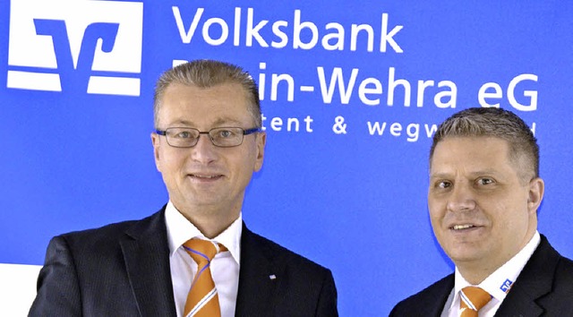 Der Vorstand der Volksbank Rhein-Wehra...ner Thomann und Direktor Martin Walz.   | Foto: Axel Kremp