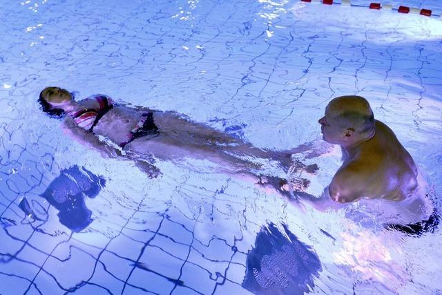 Hallenbder bieten Schwimmkurse fr Erwachsene an