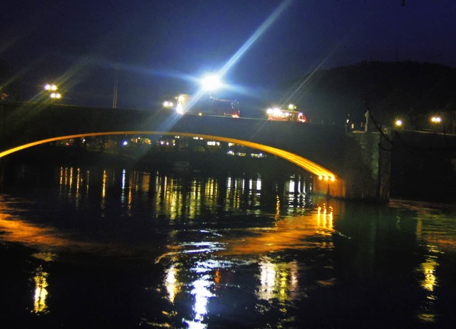 Idyllisch war das abendliche Bild am Rhein.   | Foto: Manuel Kaiser/Feuerwehr