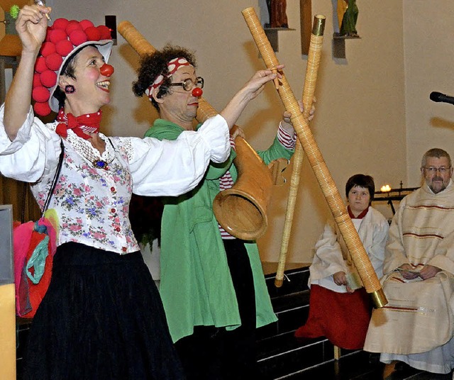 Clowns in der Kirche: Klinikclowns bei...ister Marco Muchenberger (von links).   | Foto: Nikolaus Trenz