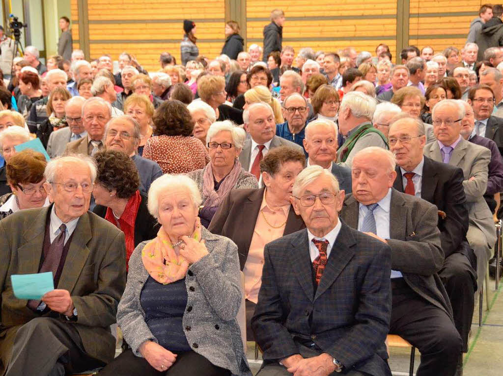 Mit ber 600 Brgern war die Halle voll besetzt.