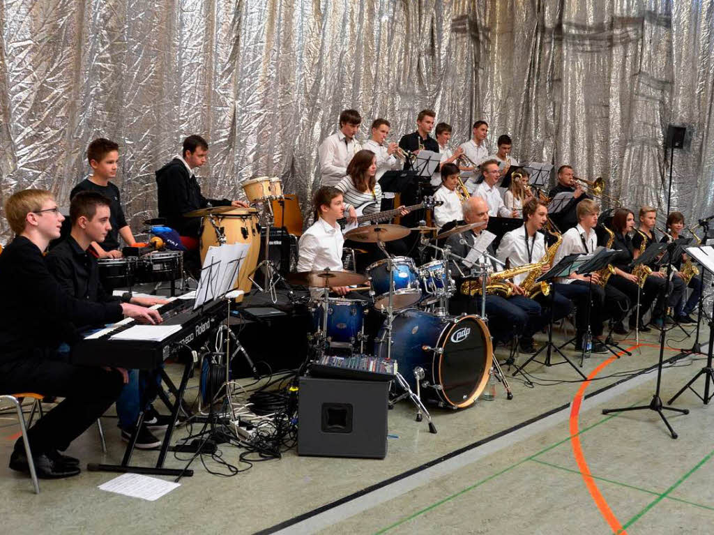 Die Bigband der Jugendmusikschule spielte fr die Gste.