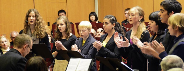 Das Vokalensemble der Musikschule bei seinem Auftritt im Rathaussaal   | Foto: Lauber