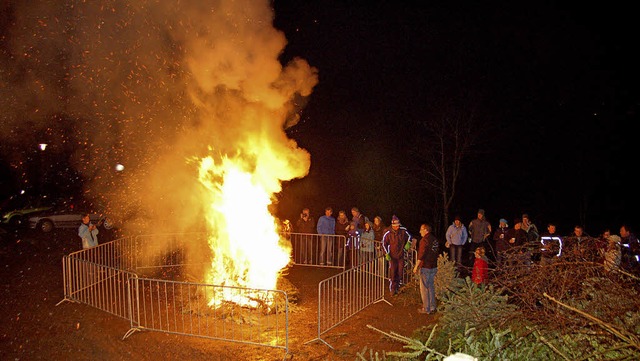 Heier Abschied von der Weihnachtszeit...;Christbaum-Verfierede&#8220;  statt.   | Foto: Ulrike Jger