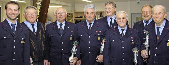 Sechs langjhrige Mitglieder ehrten Ko...r (2.v.r.) und Vize Ralf Sommer (l.).   | Foto: Ch. Franz