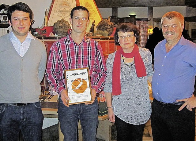 Ehrung beim Sanitrbetrieb Gatti in Gr... Michael Hummel, Ruth und Josef Gatti.  | Foto: Chris Seifried