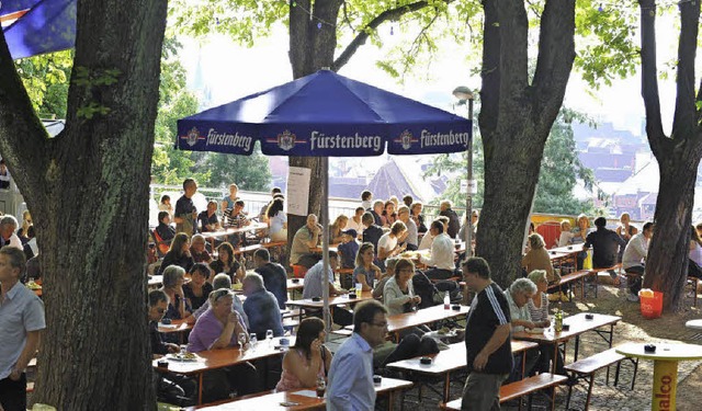 Wenn die Sonne lacht, strmen die Gste: So war es beim Schlossbergfest 2011.   | Foto: Rita Eggstein