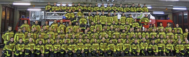 Neue Bekleidung fr 160 Feuerwehrleute der Gesamtwehr Emmendingen  | Foto: Georg Vo