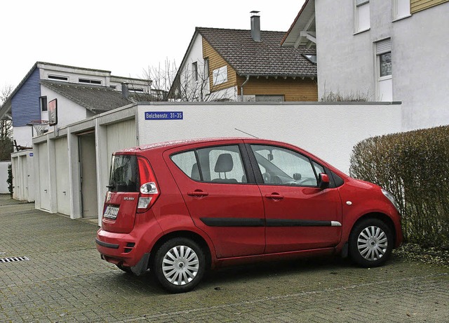 Wohl dem, der einen eigenen Parkplatz ...Ablsung. Und die soll teurer werden.   | Foto: Jung-Knoblich