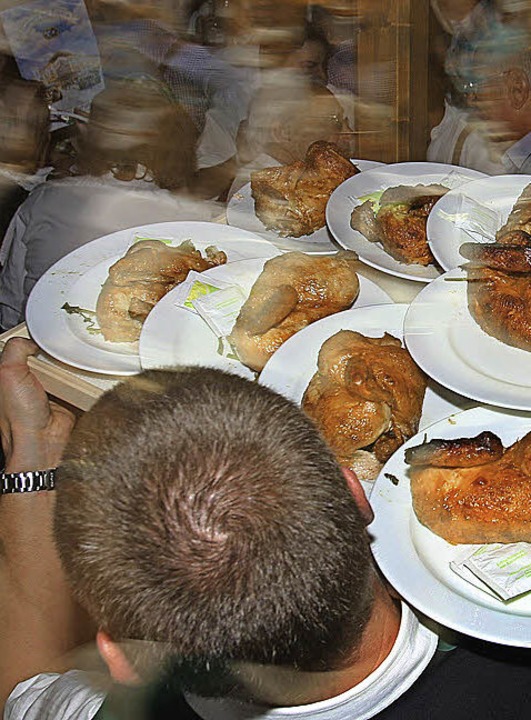 676 Leute im Gastronomieservice *  | Foto: dpa