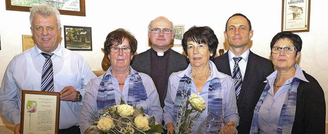 Langjhrige Sngerinnen und Snger wurden beim Kirchenchor Wyhl geehrt.   | Foto: Jrgen Schweizer